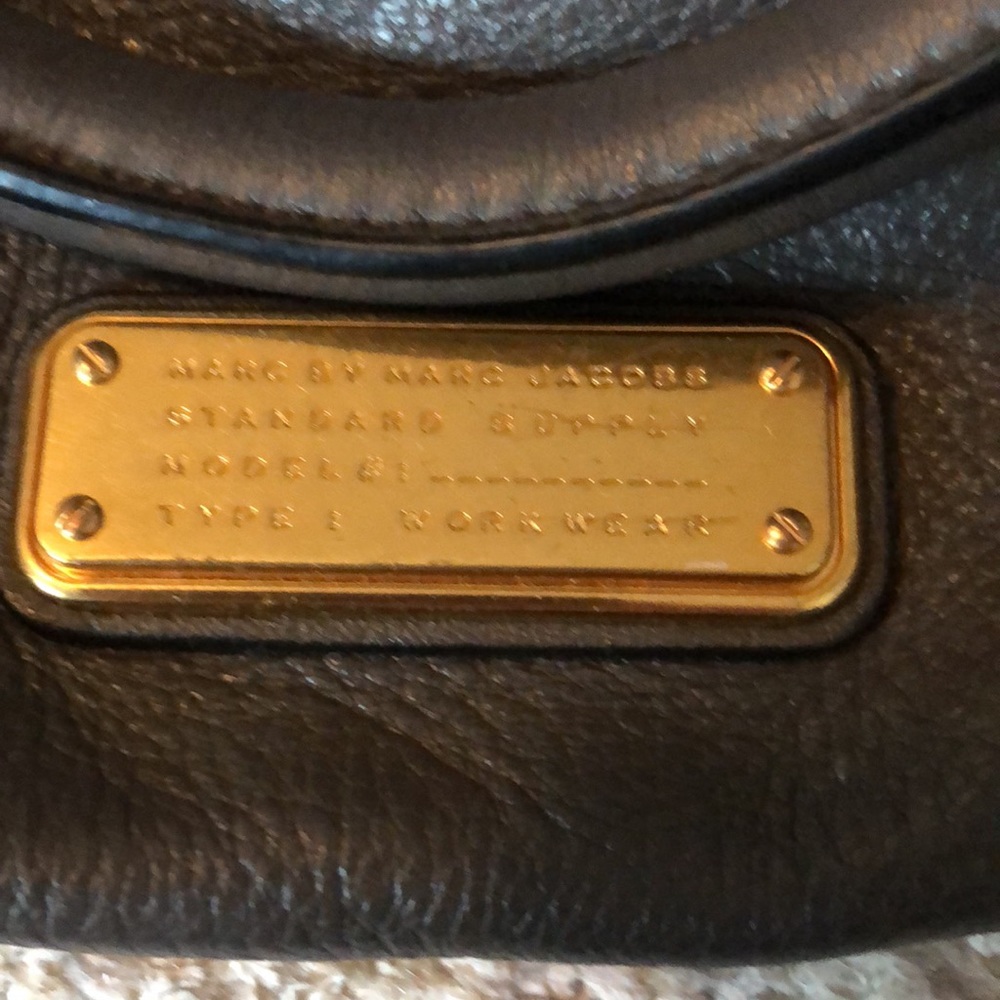 Large Marc Jacob’s purse, charcoal gray, gold hardware- excellent condition. - Picture 2 of 8